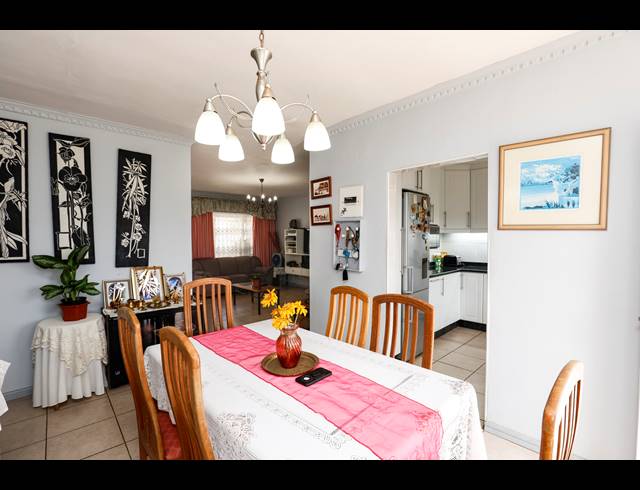 3 BEDROOM TOWNHOUSE FOR SALE IN RED HILL